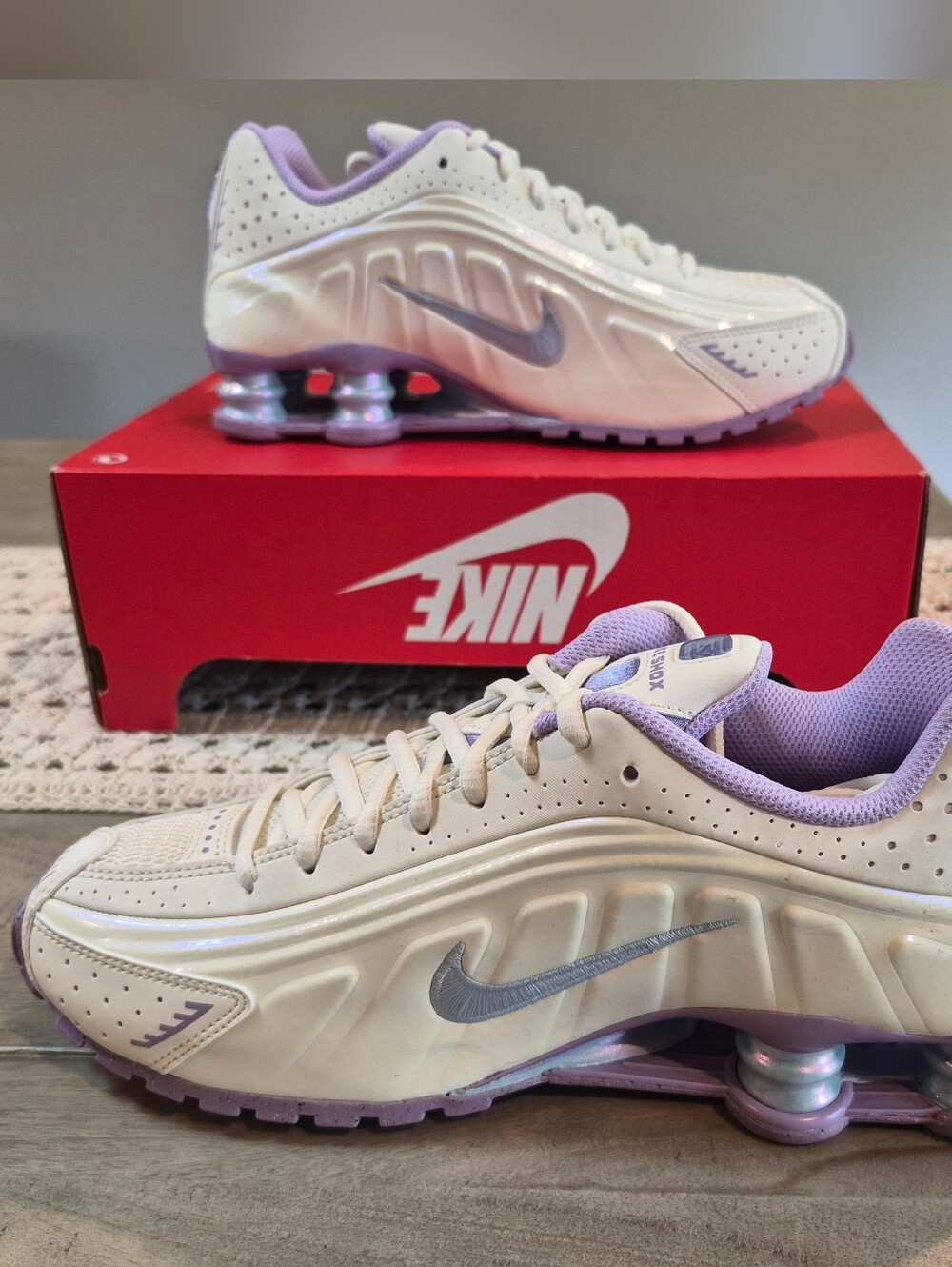 Nike SHOX R4 Athletic Shox Sneakers in White and Lavender